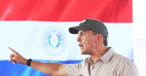 Президент Парагвая празднует снижение безработицы